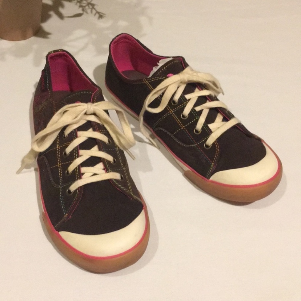 Anastasia Ashley Airwalk Sneakers